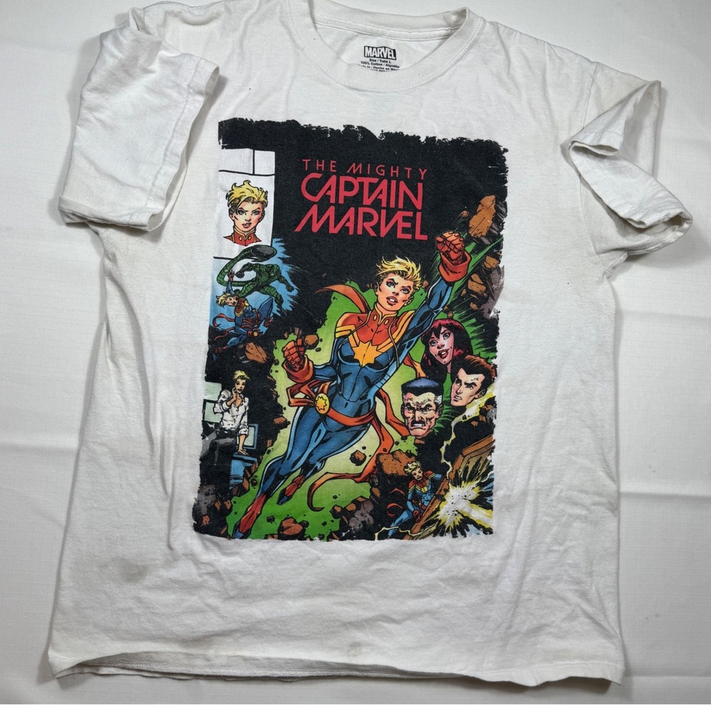 Marvel The Mighty Captain Marvel White Graphic T-Shirt Large L‎